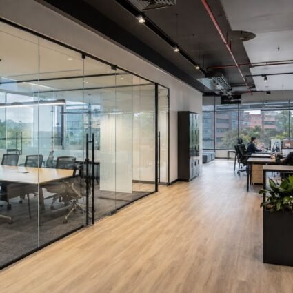 Película de seguridad para oficinas en vidrios interiores