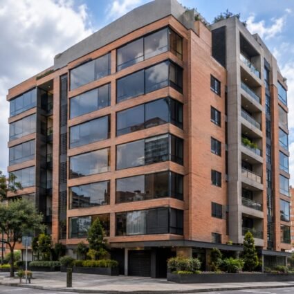 Películas arquitectónicas para vidrios en edificios modernos