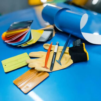 Materiales de instalación de wraps para autos con vinilos de colores variados